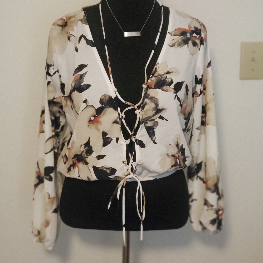 Crop Blouse White Floral Sz L/XL